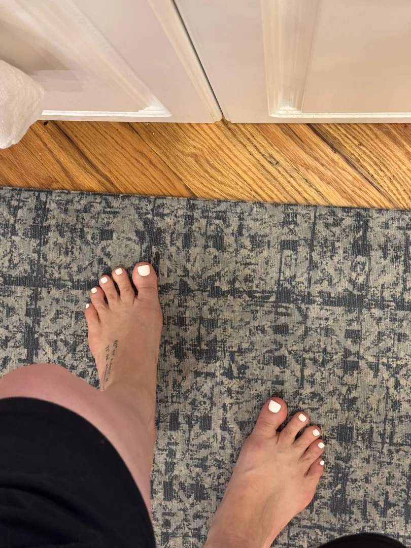 I can’t stop looking down at my pretty white toes  posted by Soleful-MILF