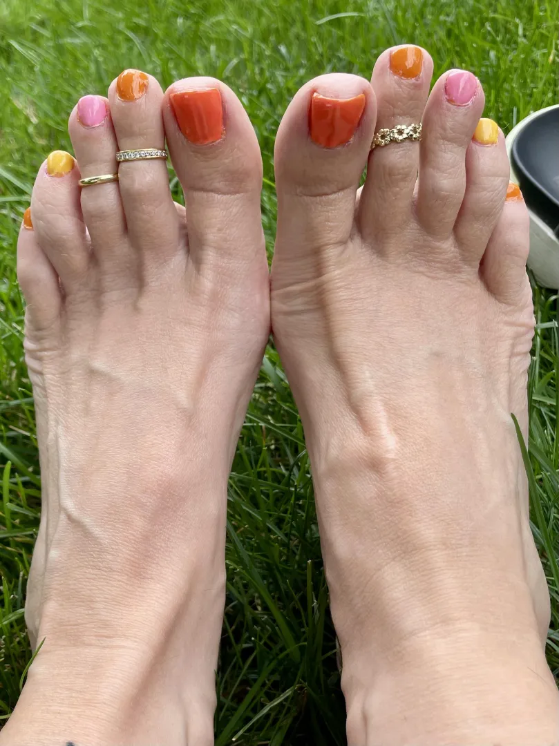 I caught you staring at my toes  posted by LadySoleSinister