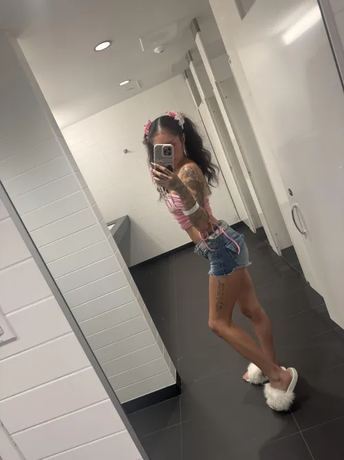 I could pull these up a bit more if u think that would look better :3 by Kaya_kimura