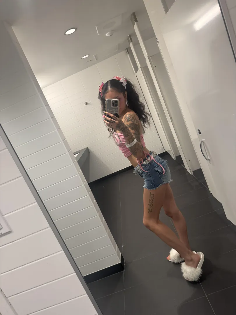 I could pull these up a bit more if u think that would look better :3 posted by Kaya_kimura