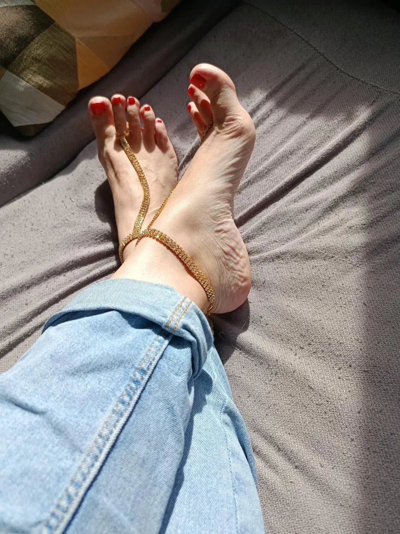 I demand whatever I want and best believe I get it.... Why? Because you losers will do anything to make me happy. Size 6 posted by Goddess_Melissa_no1
