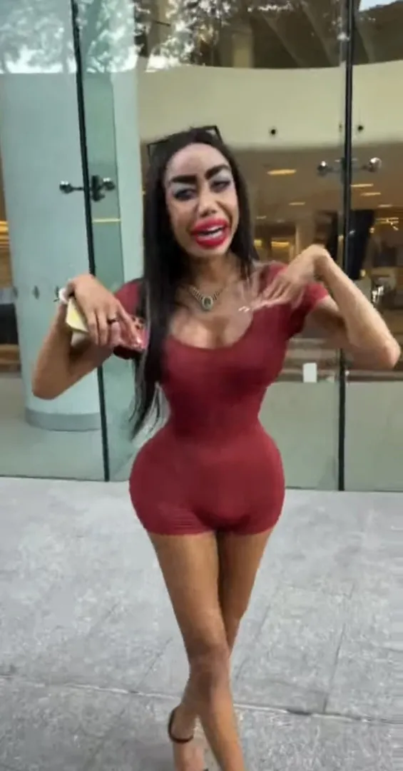 I don't know what this even is. posted by CaptainAwesome_5000