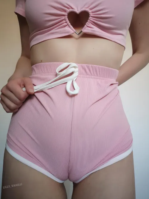 I don't like to wear panties under my shorts by lilly_vanilli
