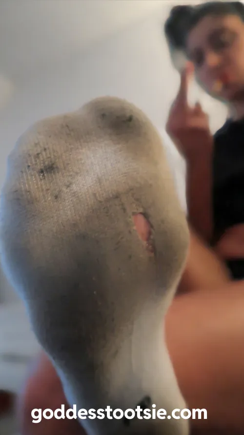 I don’t take bookings in DMs. My website is where worship begins. Select your session, complete checkout, and then you may approach. by goddesstootsie