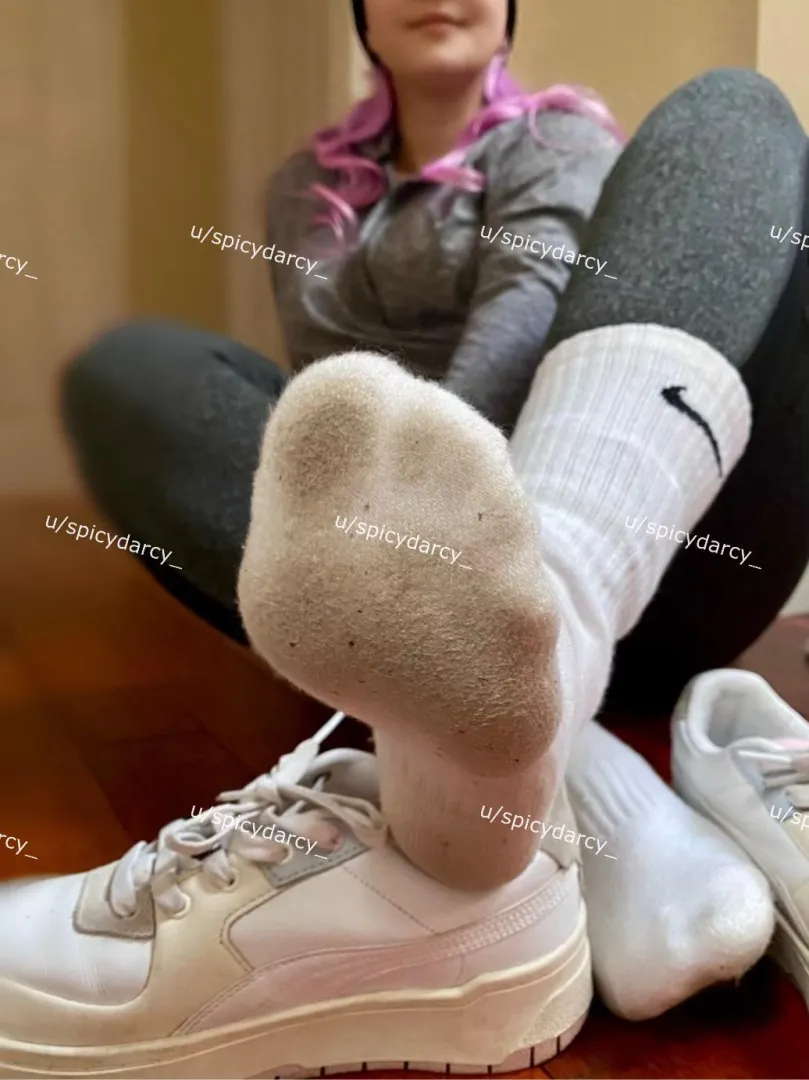 I don’t wanna distract you, look away posted by Spicydarcy_