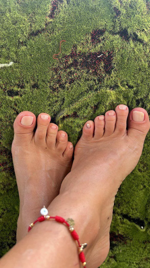 I enjoy creating good content for my fans. I can create personalized content for you, and we can exchange messages, photos, and video calls by sharlott21