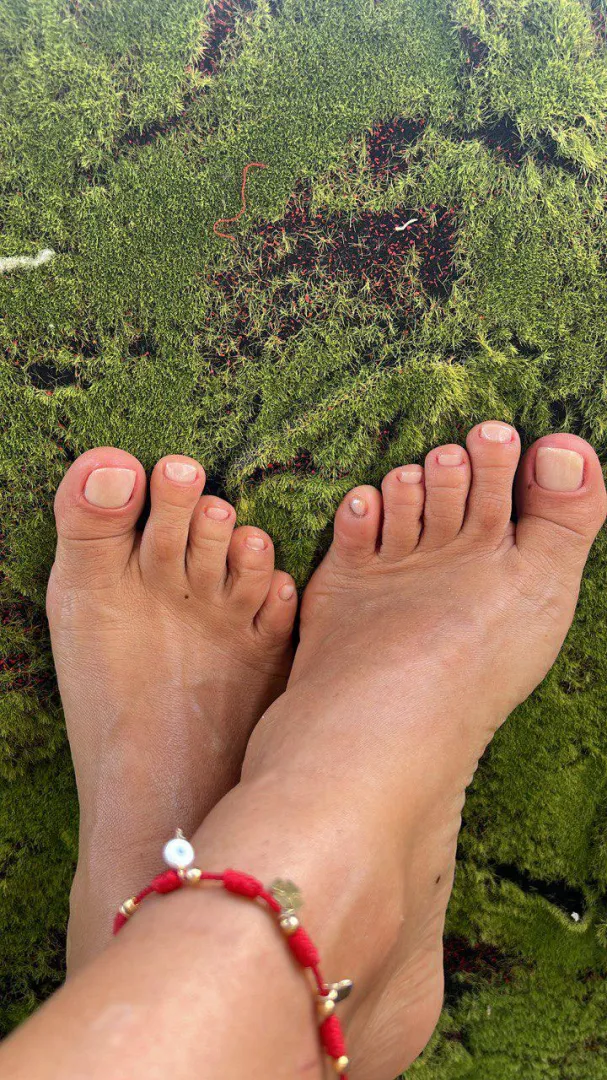 I enjoy creating good content for my fans. I can create personalized content for you, and we can exchange messages, photos, and video calls posted by sharlott21