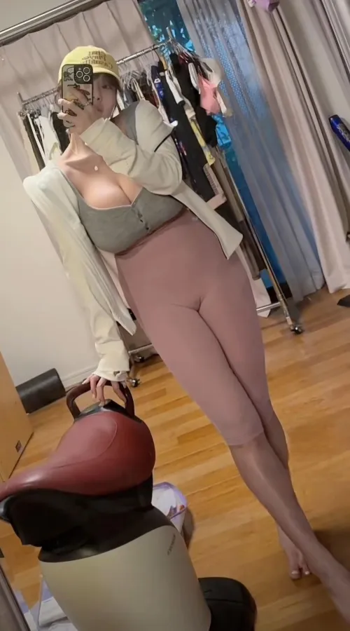 I enjoy the attention from old dads at the gym. by dkszma766