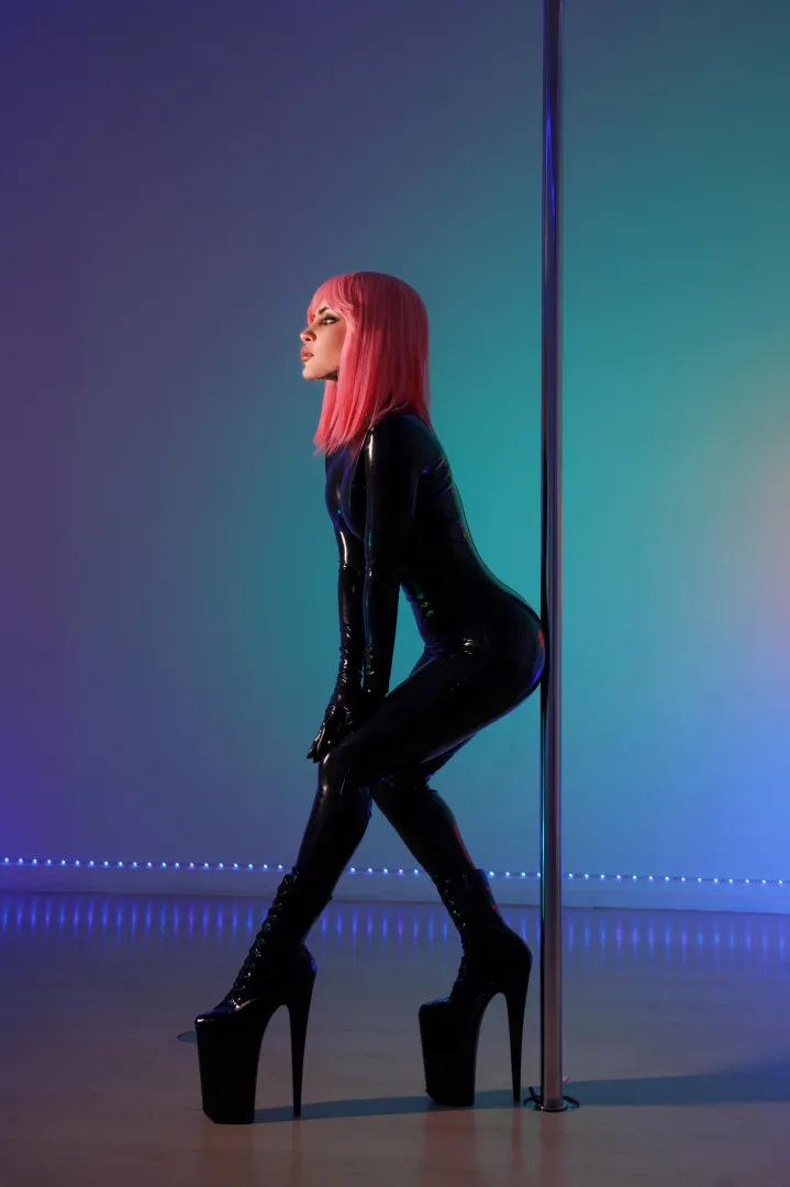 I feel good in shiny clothes posted by Vampandbeauty