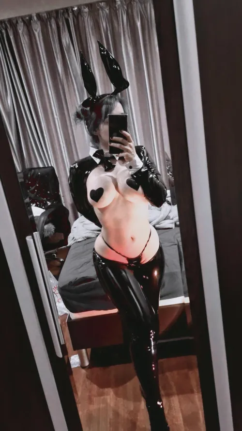 I give off that “keep me close” energy by LunaticalWitch_