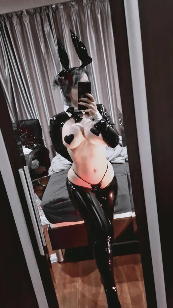 I give off that “keep me close” energy posted by LunaticalWitch_