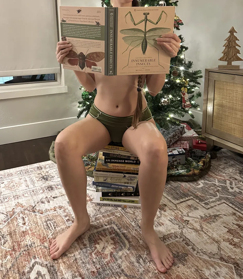 I go through occasional romantasy phases, but in my heart of hearts, I'll always be a nonfiction girlie posted by duchess_satine_OF