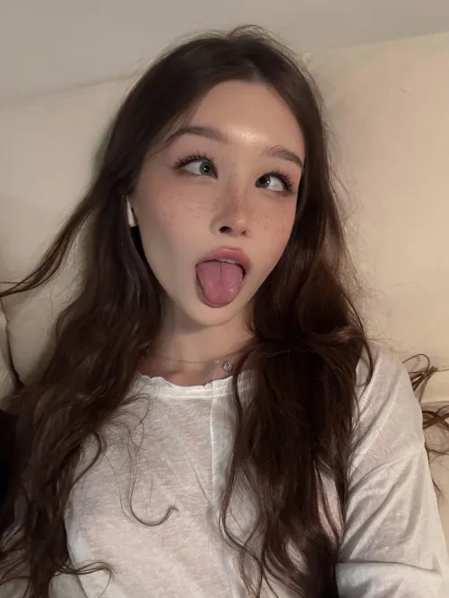 I got my tongue out for you to aim at by Keserad