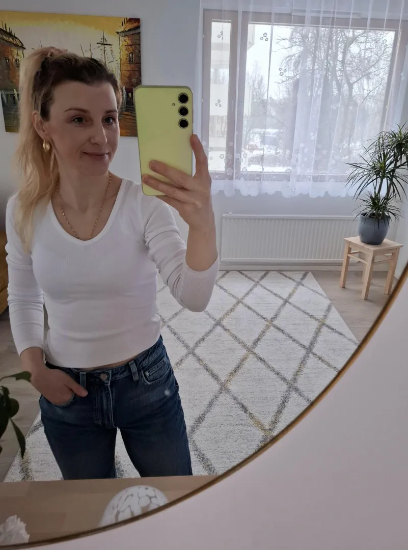 I have a hair ponytail on top.  posted by Emi_Lila