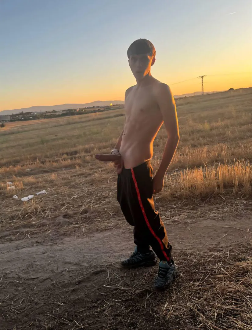 I have fun in the field posted by bootyy-liciouss