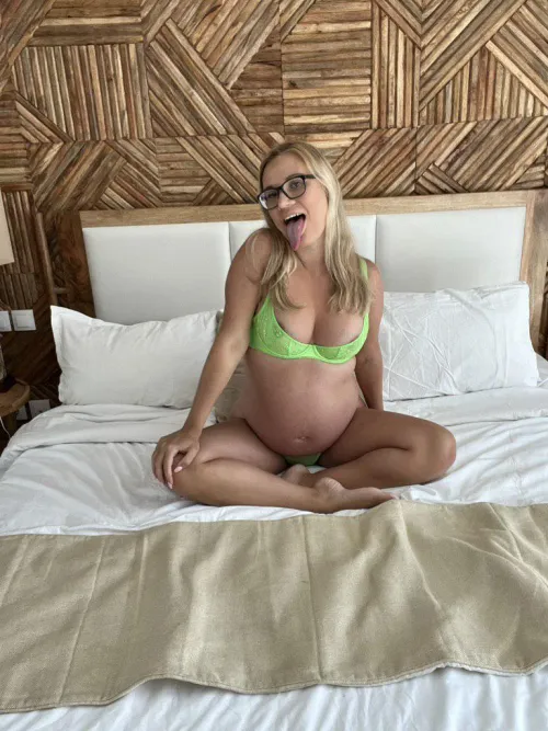 I heard pregnant girls turn you on so much, that's why I'm here by pregnantjennyxo