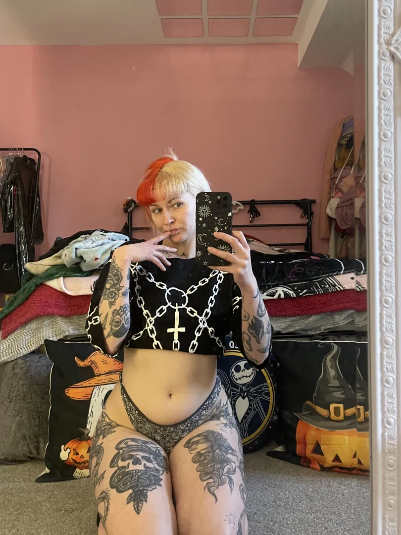 I heard you like goth girls posted by Nicvictoriaxx