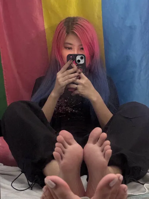 I just love the power these soles have over you. Once glimpse and you’re in your knees begging for my attention by Bright-Mycologist-32