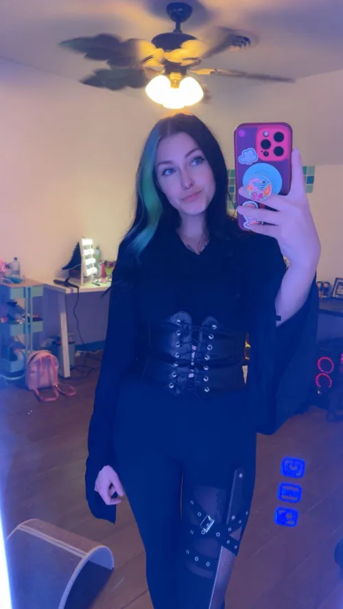 I just want someone to be cozy, nerdy and silly with. Talk to me about your day, your problems, and your favorite things. Watch my favorite trash tv with me, like a real bf. Make me your girl and I'll give you the safe space to share everything. <3 S by MehoyMyMinoy