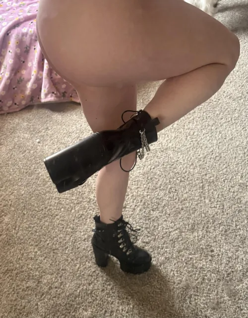 i know some pretty legs and boots really lock you in <3 by findom_queenbee