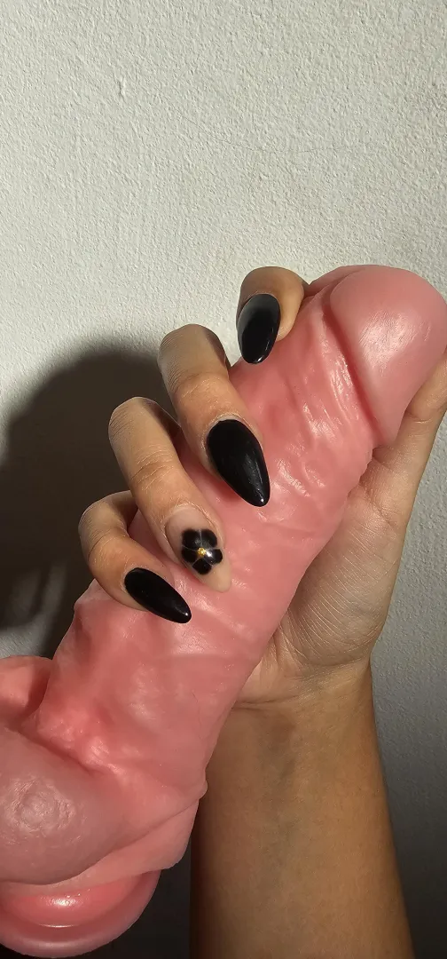 I know that black nails make you weak posted by glez333