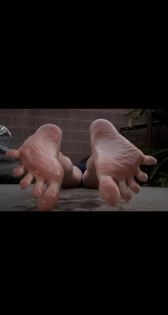 I know you love these oiled up asian feet :) posted by AznFeetTreasures