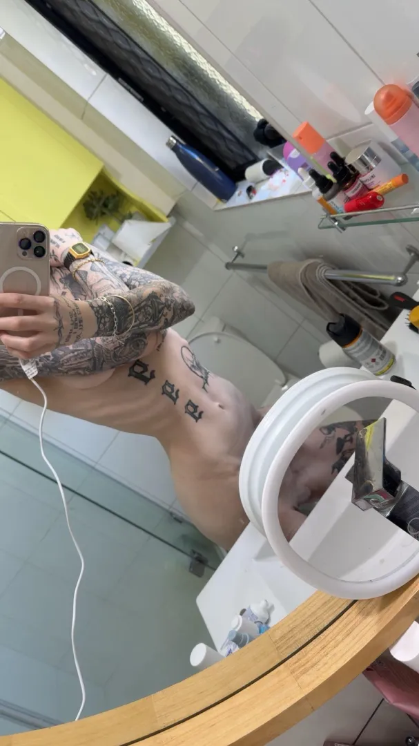 i know you see them, teasing at the side posted by bbybbillaa