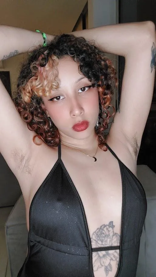 I know you wanna bury your face in my pits posted by xnemeiax