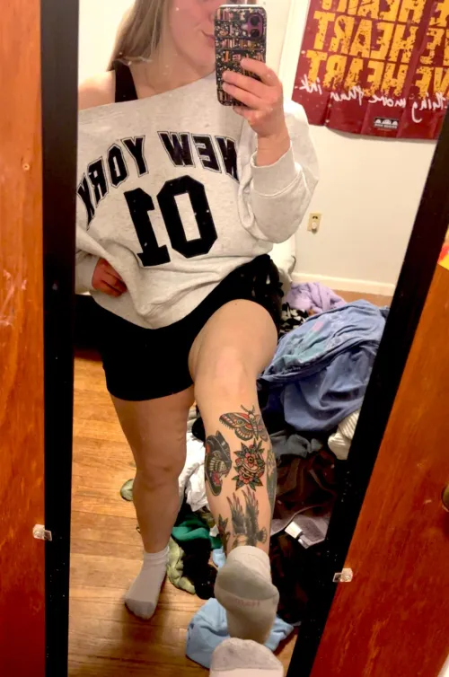 I know you’re dying to come sniff my feet  by findommichelle