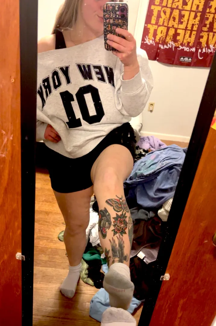 I know you’re dying to come sniff my feet  posted by findommichelle