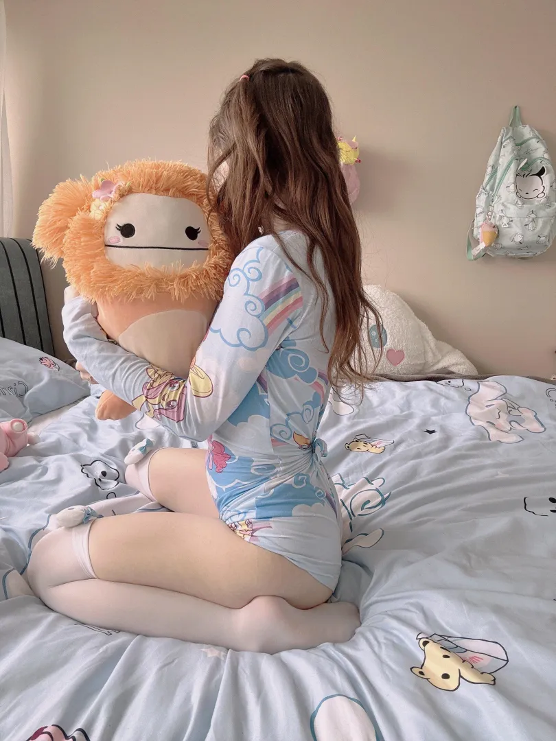 I like holding my plushies while I touch myself, do i fit here? >< posted by CottonCandySeason