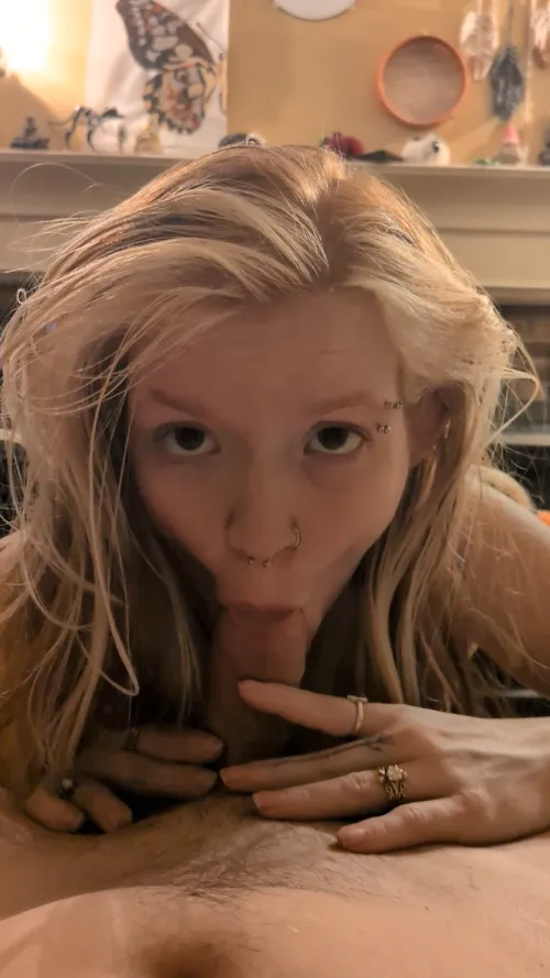 I like making eye contact by Naughtygnomess