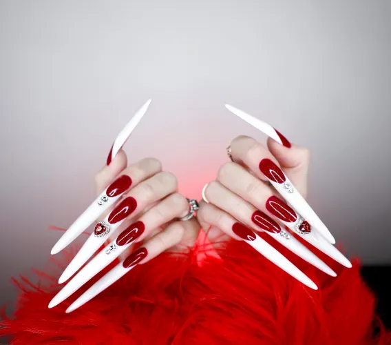 I like red combined with white on long nails by Allison_BratzDoll