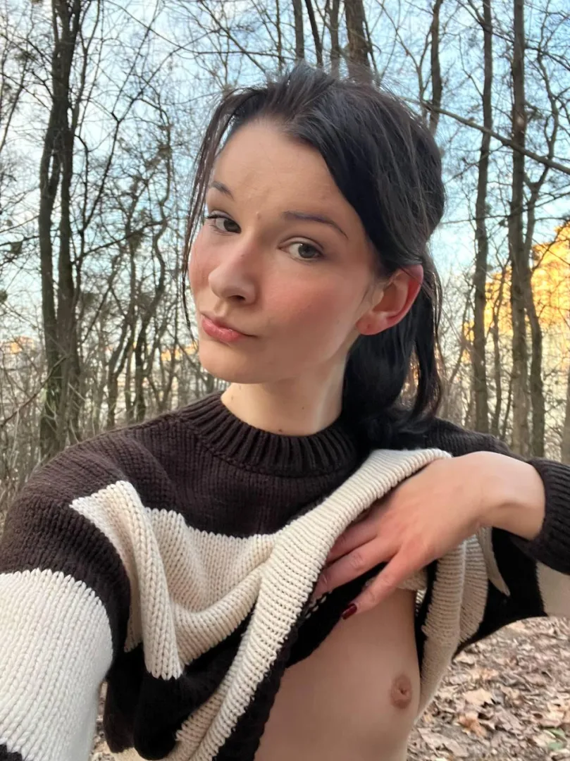 i like showing my tits in the woods posted by vvelvet_glow