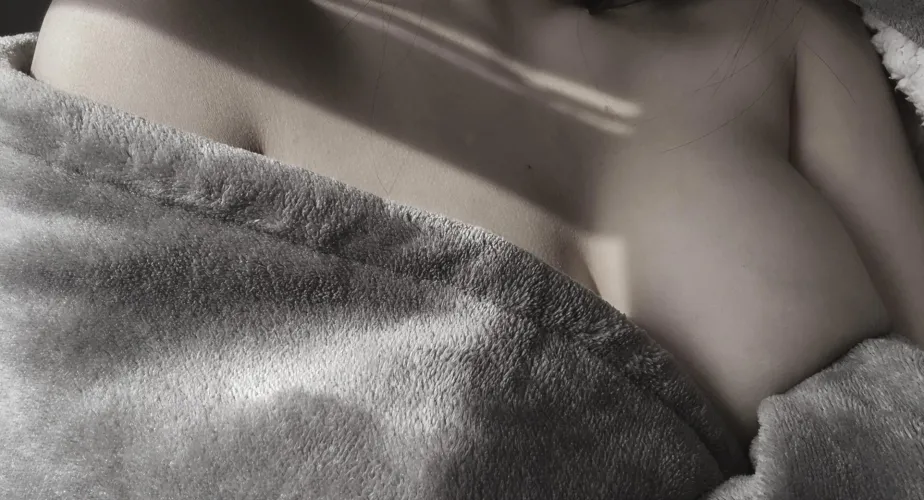 I like the way you look at me……. by lilly_beb