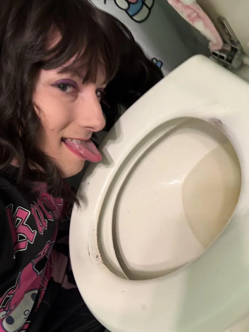 I like to inspect my work up close  posted by LunardreamLS