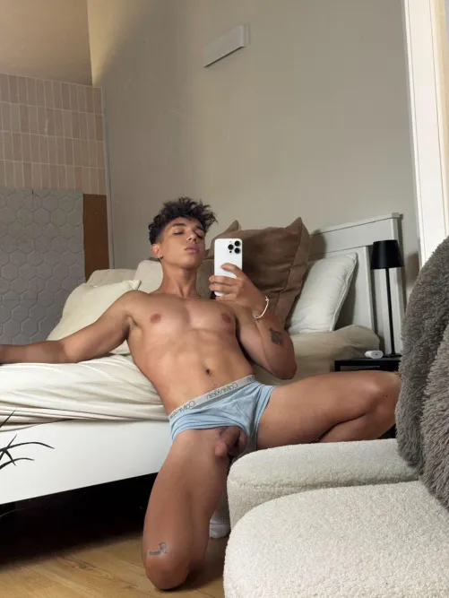 I like to take photos of myself in boxers by sweetemptation101