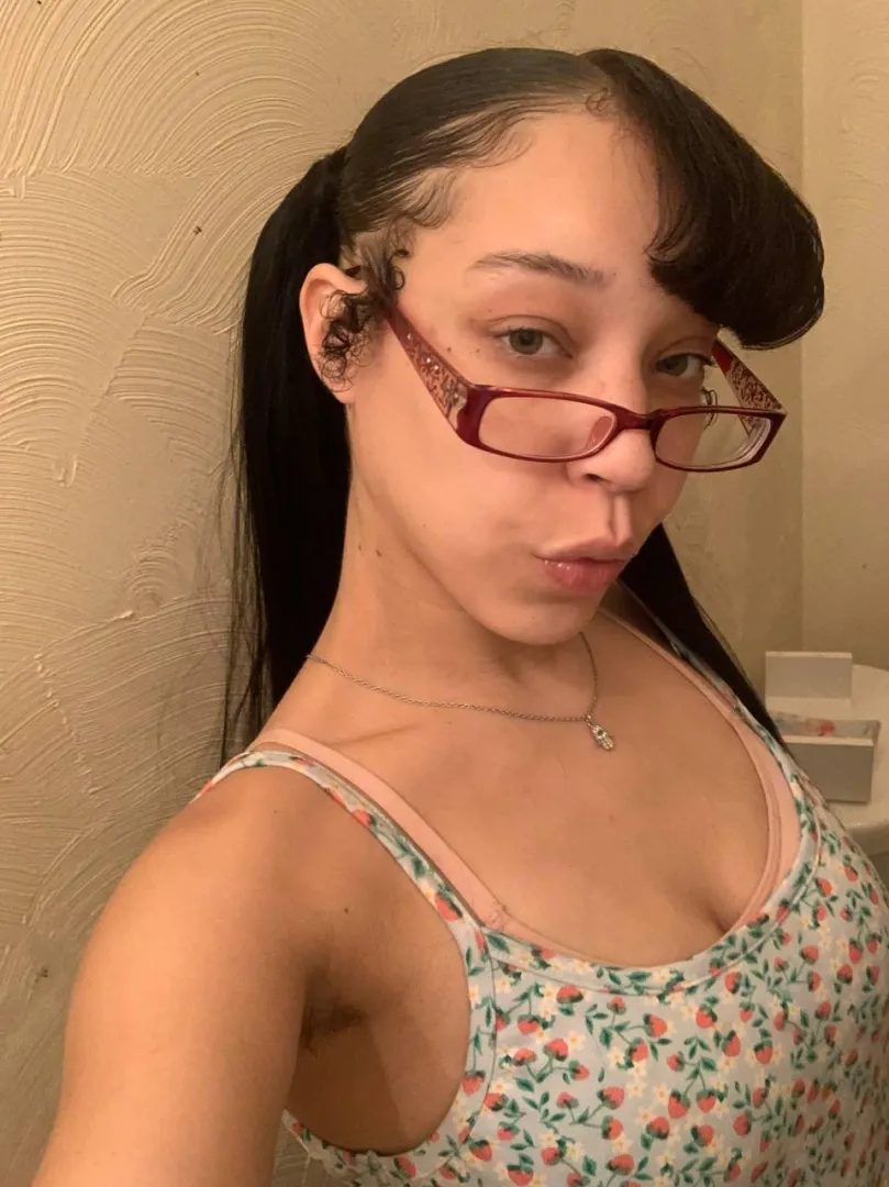 I like to tease men, let me know if you're a first timer! posted by delphiraexo