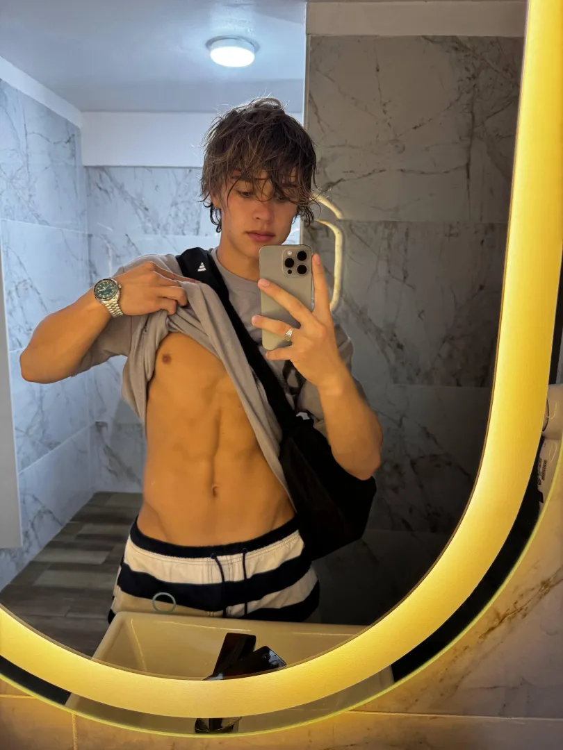 I like to train my abs posted by nova-ashwood