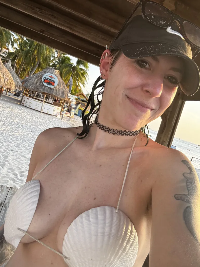 I look especially good when it's a piggy funded vacation posted by sirenskiss3