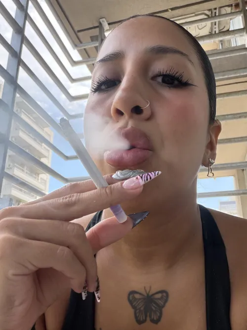 i look so cute with my cigarette by babygalsivip