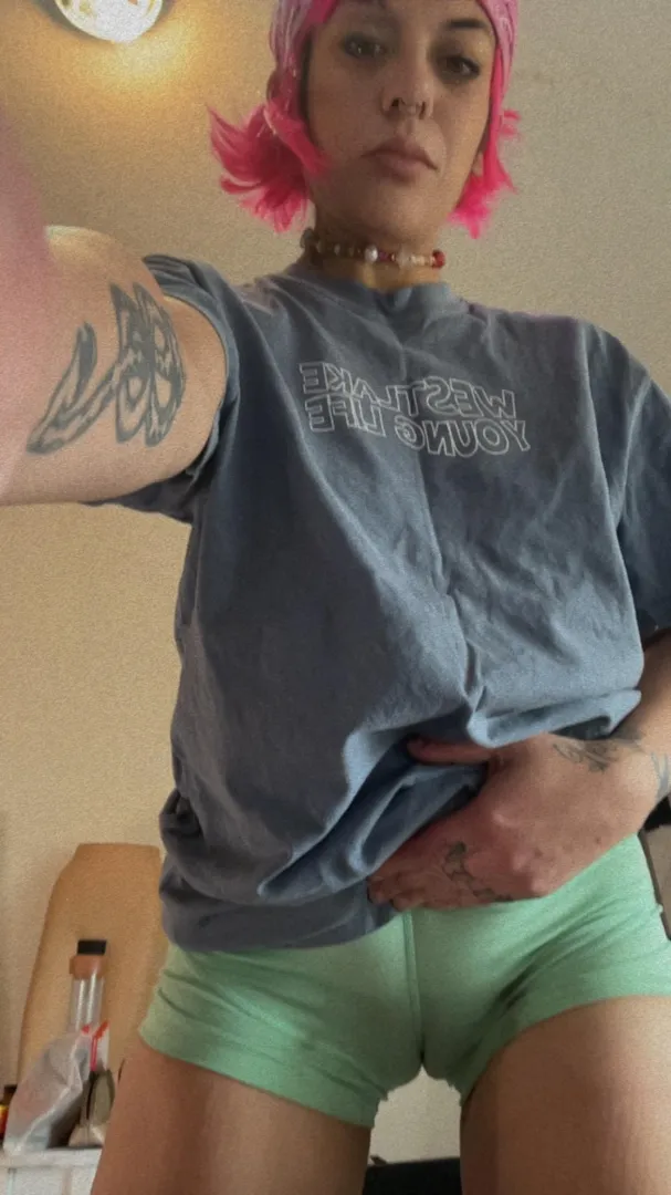 I love a camel toe in some Nike pros. Bruh.  posted by TheAlaskaSky