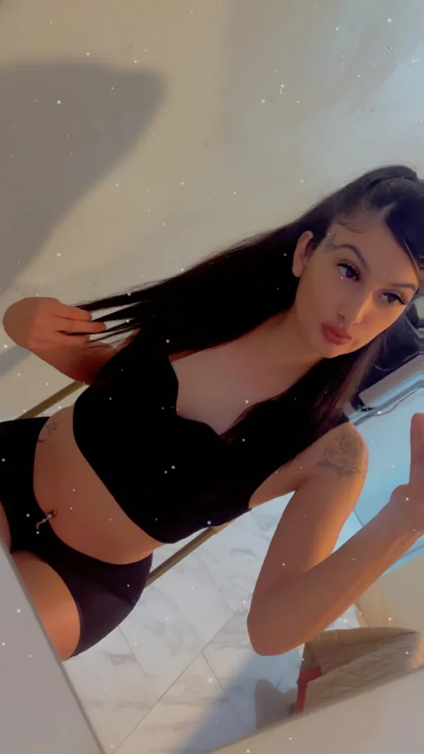 I love a good selfie posted by selena005