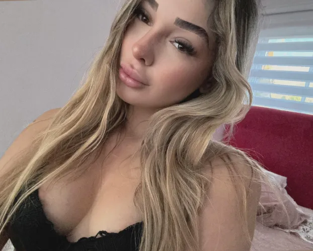 I love black on me by LanaHearts-You