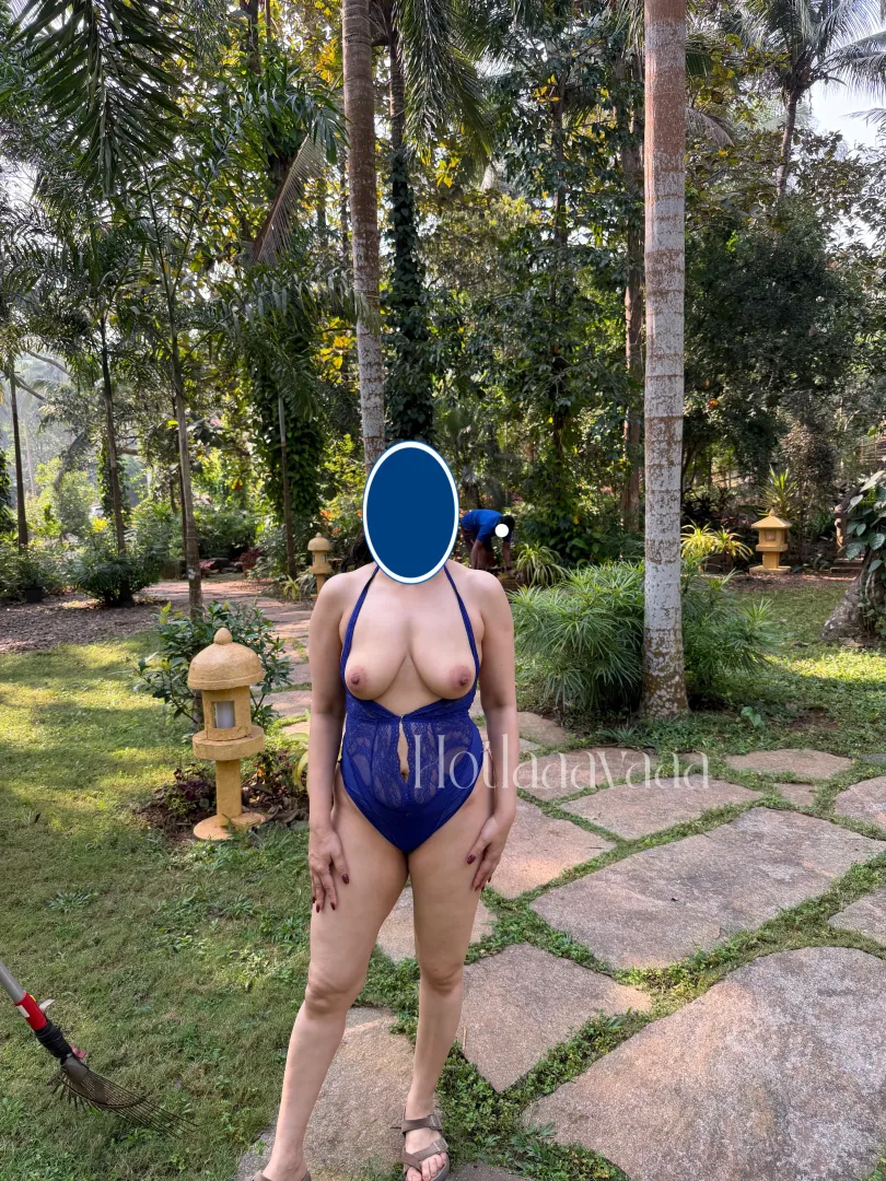 I love flashing on public pools posted by hotlaaavaaa