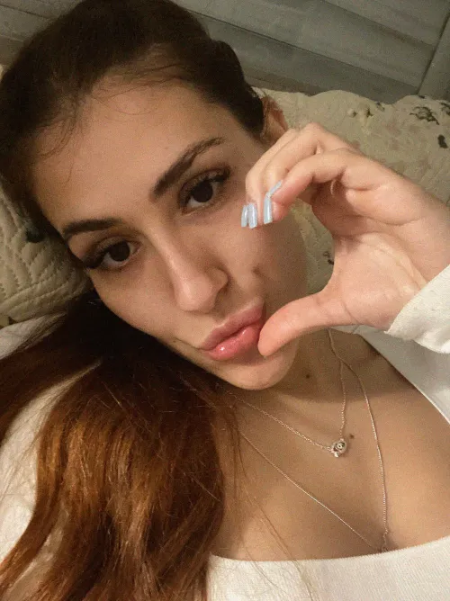 I love flexing my lips by briasweetie