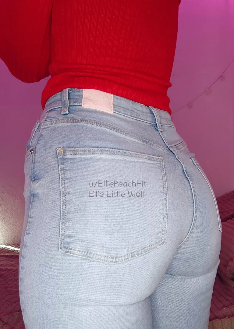 I love how my jeans hug my ass right before you start spanking posted by ElliePeachFit