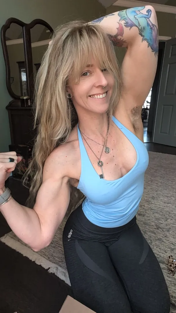 I love it when guys do a double take in the gym posted by LiftsNLingerie