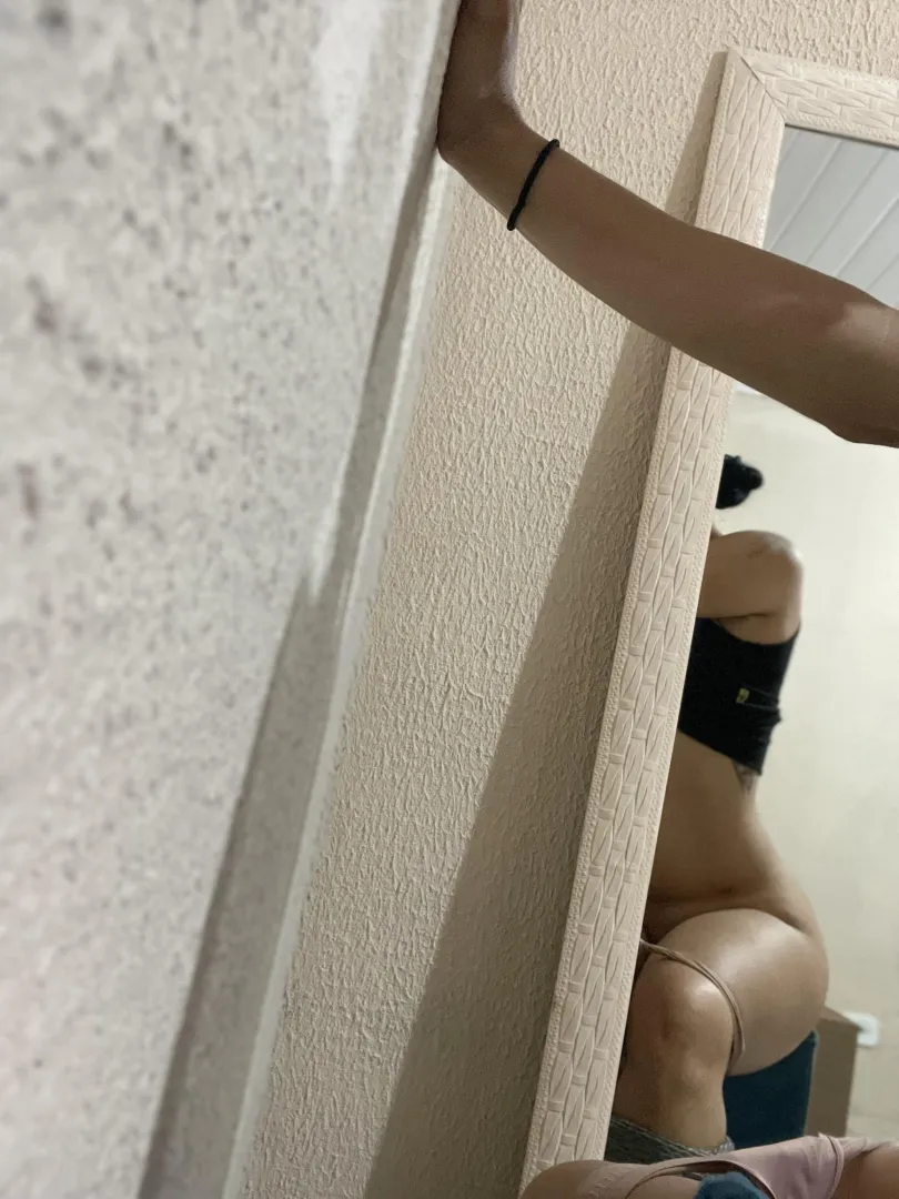 I love it when my panties fall down on their own. posted by patyluuu