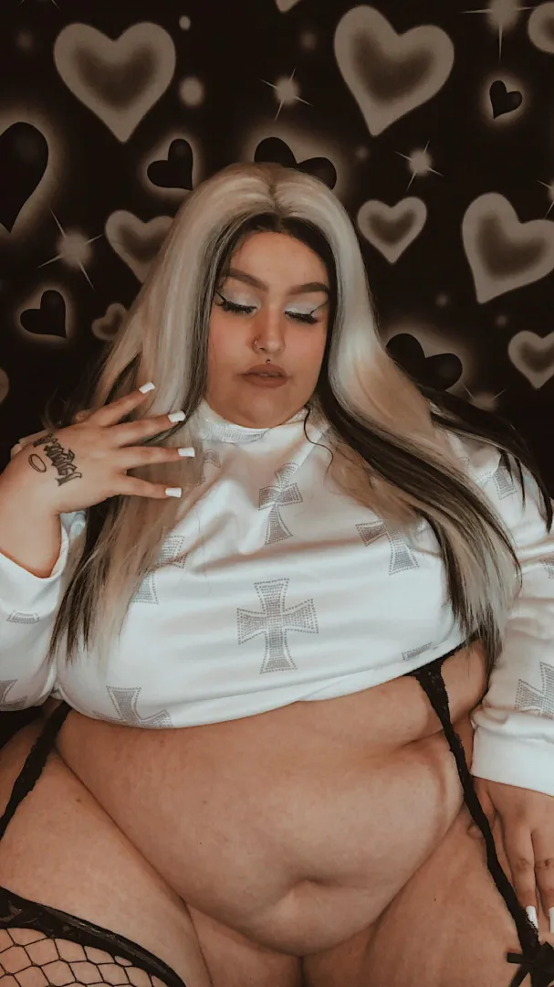 I love my belly ✨ posted by Spiritual-Panic-9110